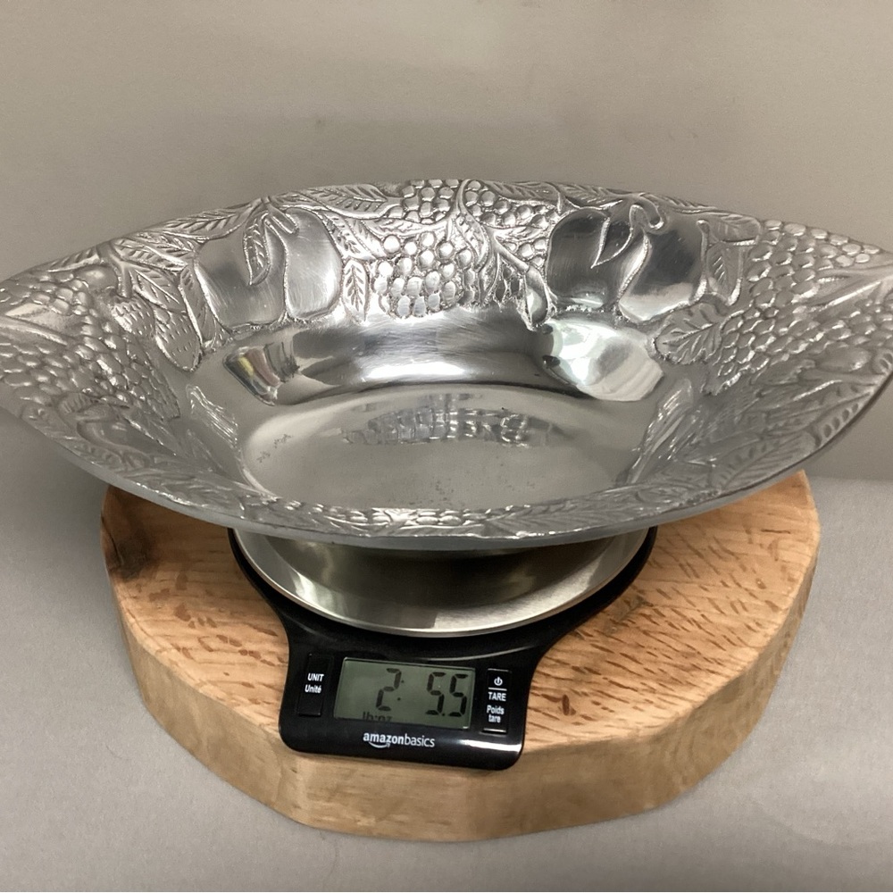 ⚫️ Vintage Cast Aluminum or Pewter Large Fruit / Salad / Serving / Display Bowl - Picture 14 of 14